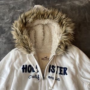 Women’s Hollister Zipper Hoodie Jacket. Size: Large